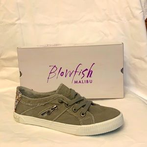 Women’s Blowfish canvas “Fruit” sneaker/size 8.5/color is wolf grey